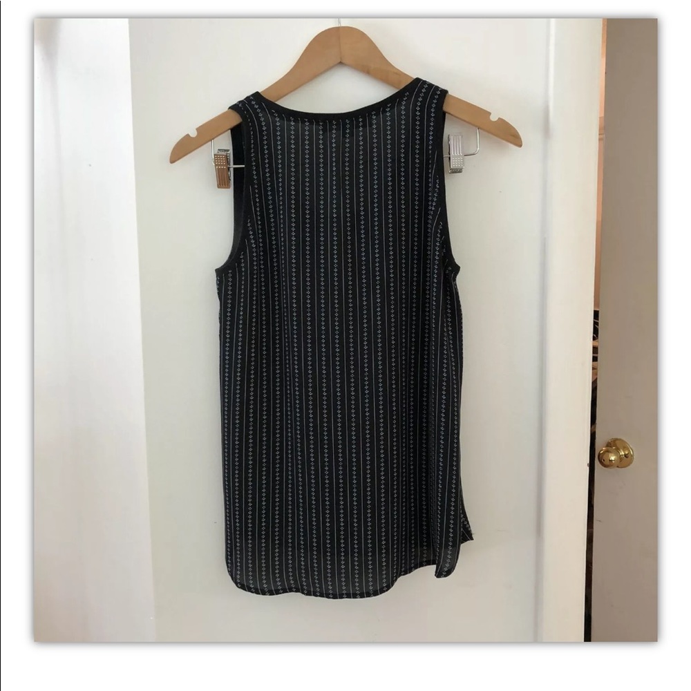 3/$15   Last chance bundle LOFT Ann Taylor Xs Pocket Tanks - Picture 4 of 7